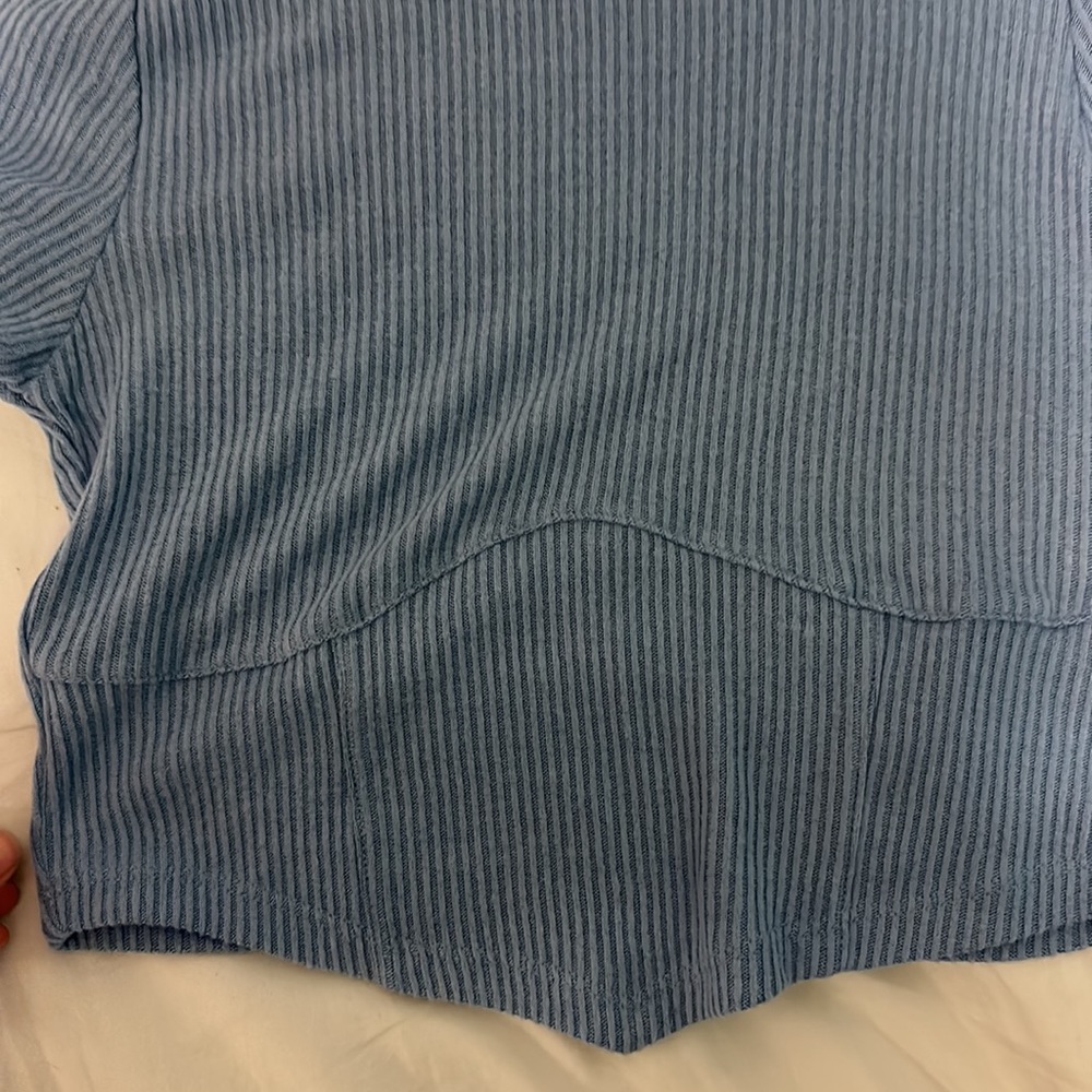 crop top - Picture 2 of 3